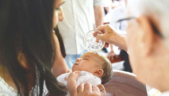 Il significato dei padrini nel battesimo cristiano