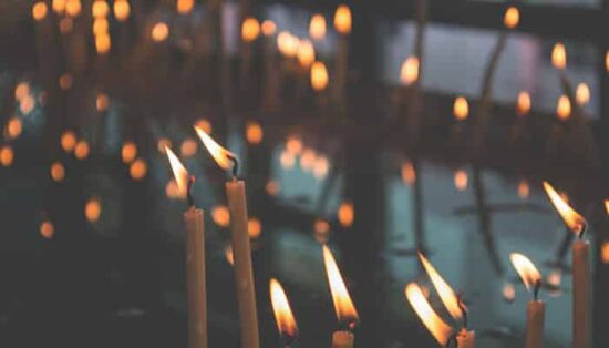 ¿Cuál es la relación entre las velas y los católicos?