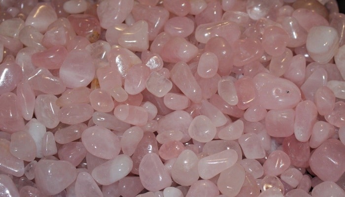 Terapia con cristales de cuarzo rosa