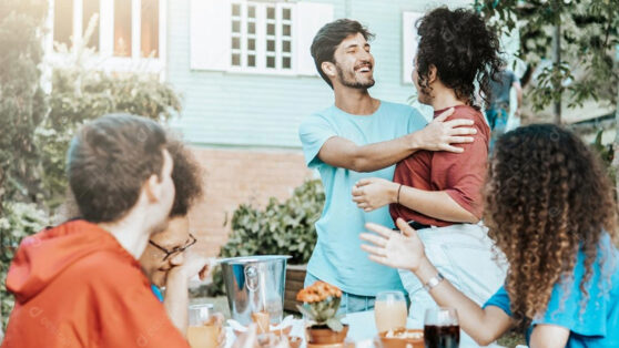 Scopri come scegliere il look perfetto per le feste con gli amici, bilanciando stile, comodità e occasione, per scatenarti senza compromettere il tuo benessere.