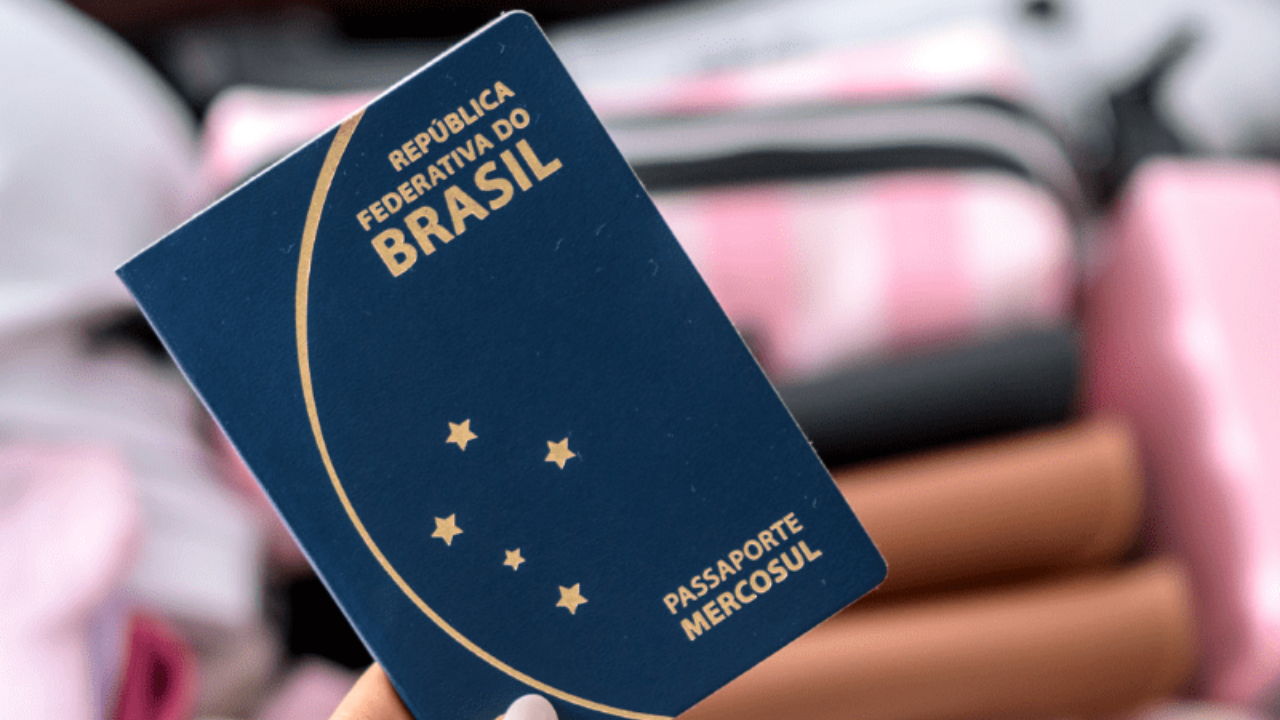 Descubra como solicitar, documentar e garantir seu passaporte brasileiro de maneira fácil e rápida.