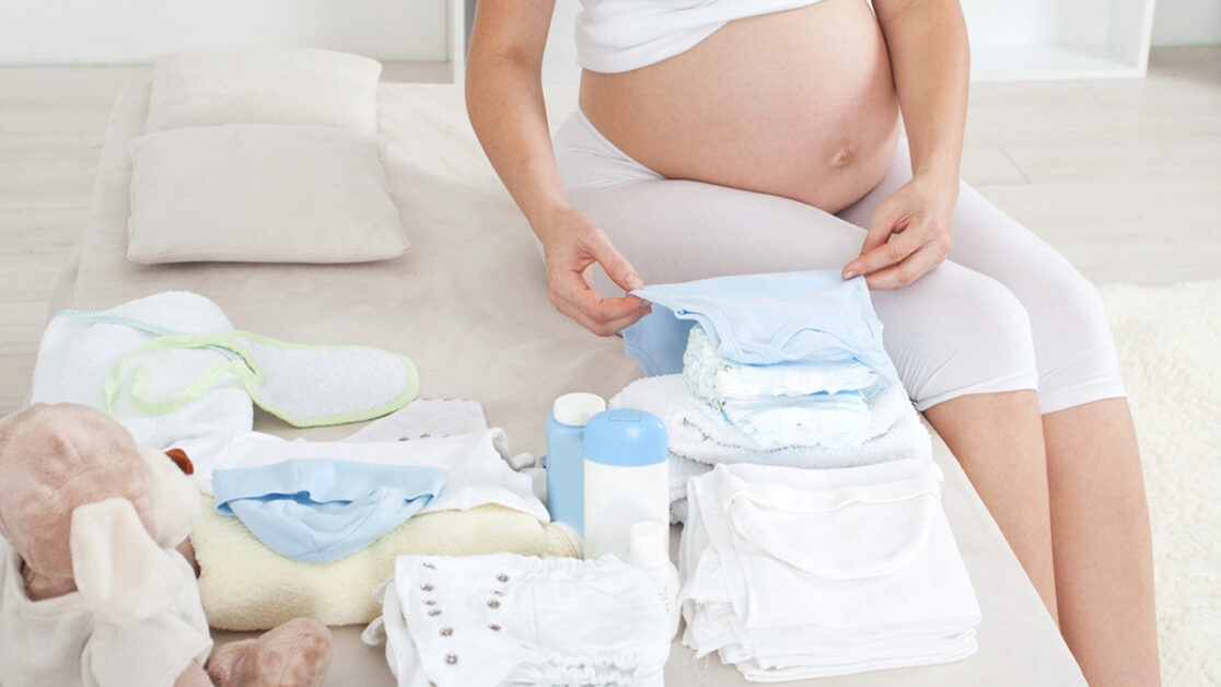 Discover how to balance care and lightness in motherhood with simple and effective tips.