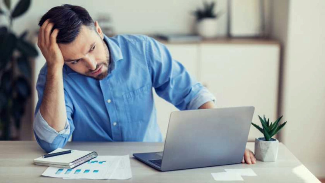 Descubra as principais plataformas que conectam profissionais brasileiros ao mercado global, aprenda como se destacar e saiba como receber em dólar com segurança e praticidade.